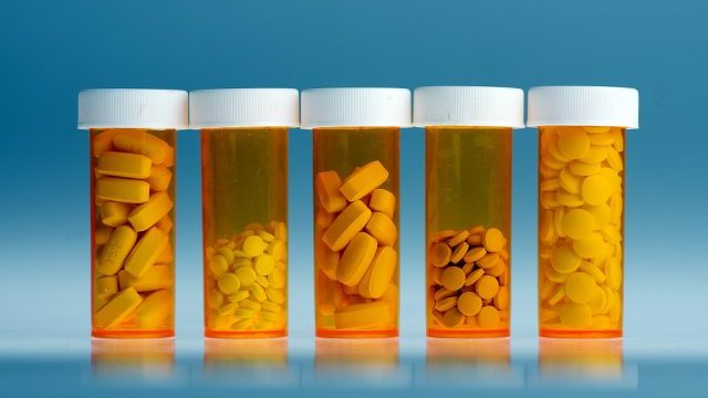 英语热词 | 11个城市试点药品集中采购和使用,减轻药费负担 英语热词 | 11个城市试点药品集中采购和使用,减轻药费负担